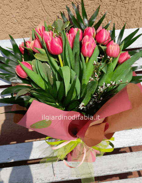 Fascio di tulipani,colore secondo la disponibilità. 