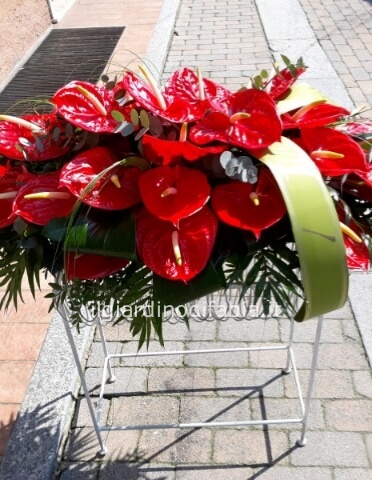 cuscino funebre con anthurium