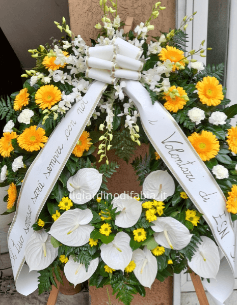 corona funebre con fiori assortiti