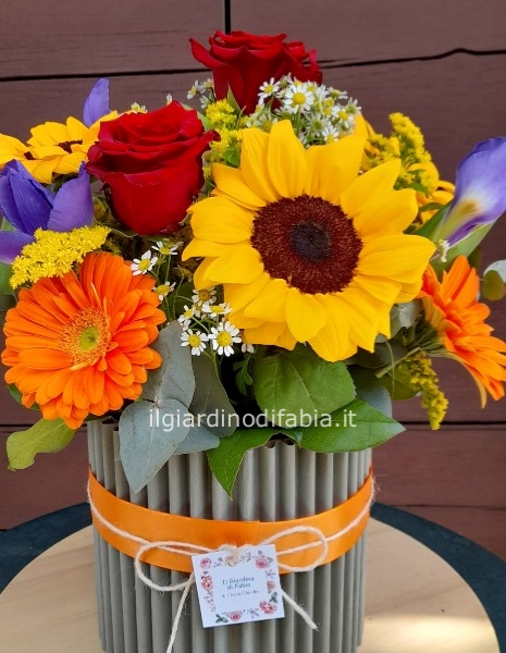 Flower box con girasoli e rose rosse